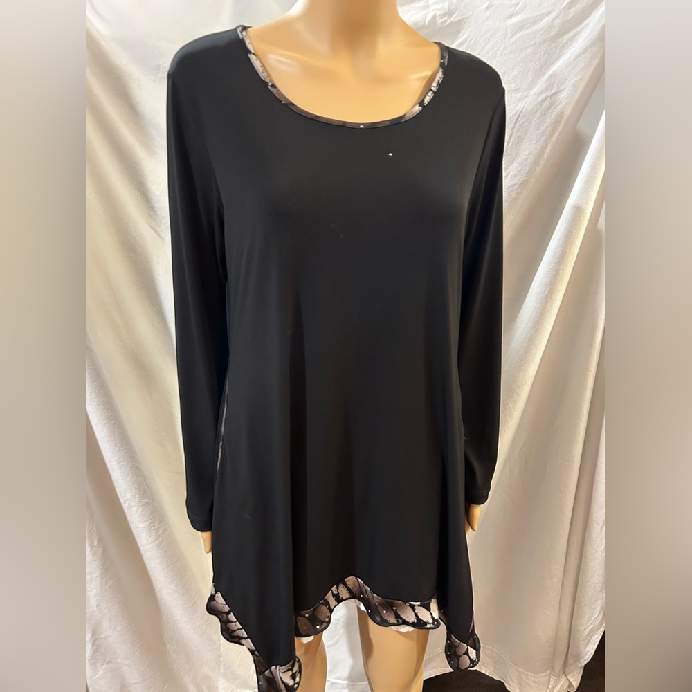 Cover Charge Tunic. Two pockets. Sz S